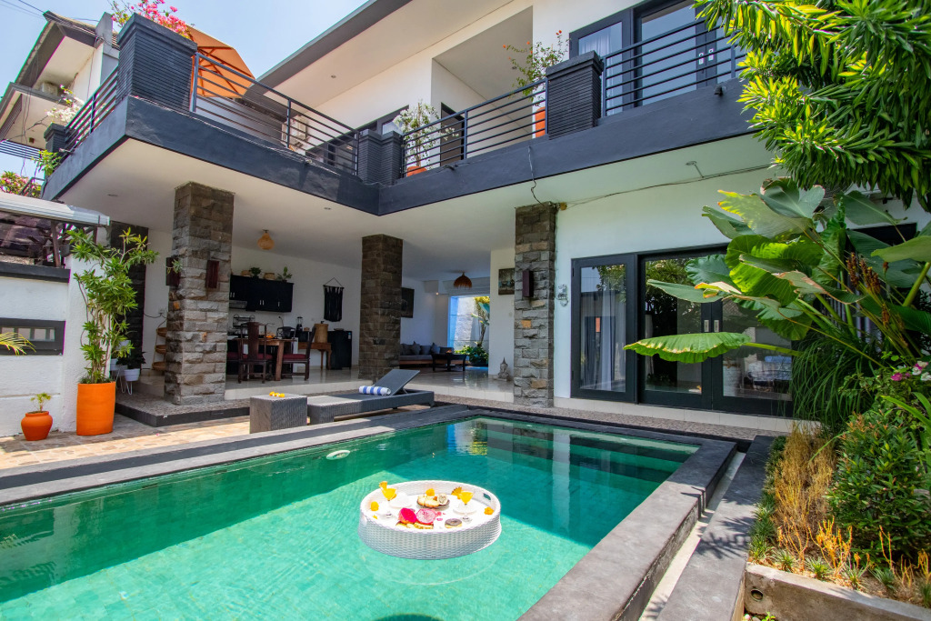 Вилла Villa with Amazing Pool and Rooftop Sun Terrace