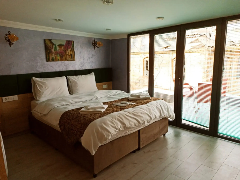 Отель Loren Hotel & Suites