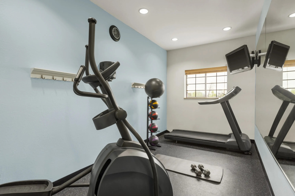 Days Inn & Suites by Wyndham Houston Hobby Airport