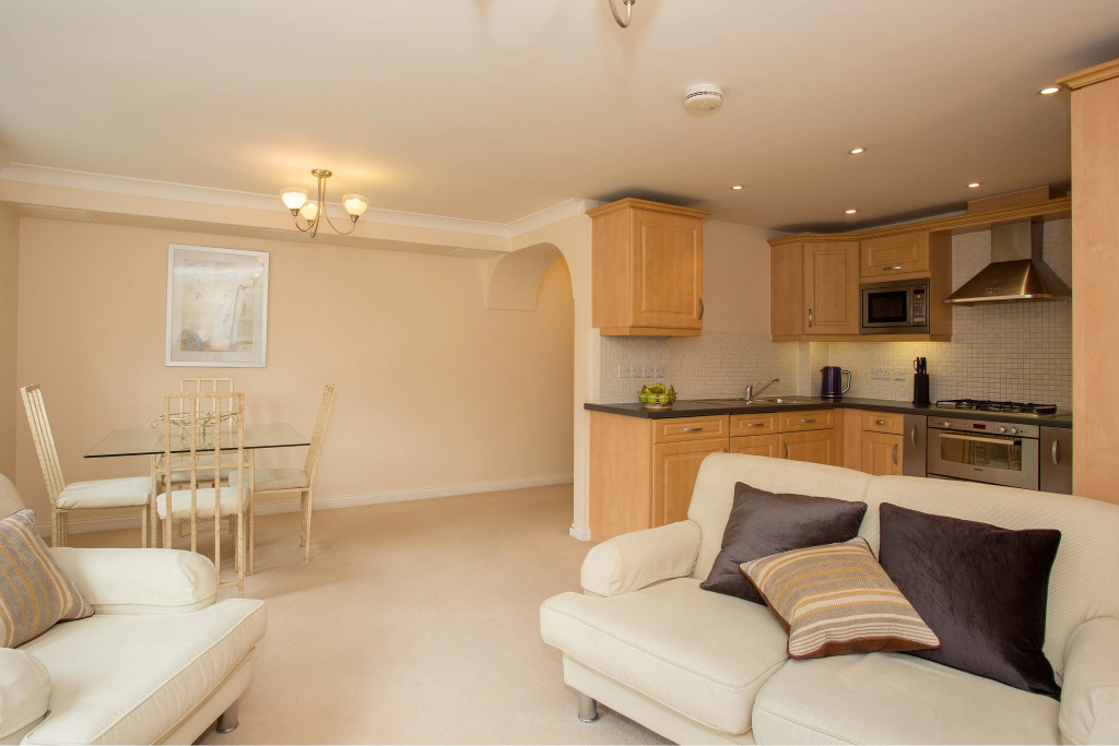 Basingstoke Apartments - Westlands House, City Centre, Home-From-Home