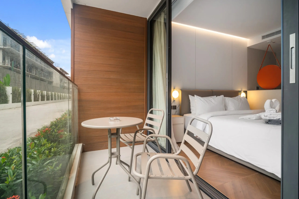Апартаменты Resort Stylish Beachfront Studio A110 Layan