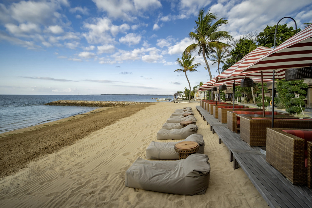 Puri Santrian Beach Resort And Spa