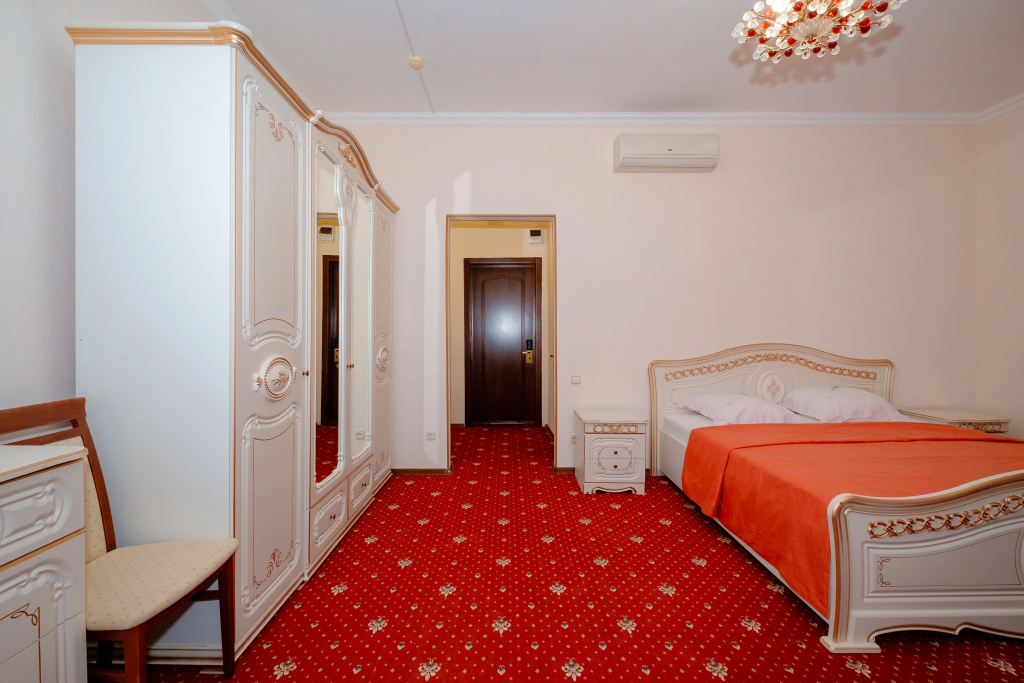 Отель Кипарис