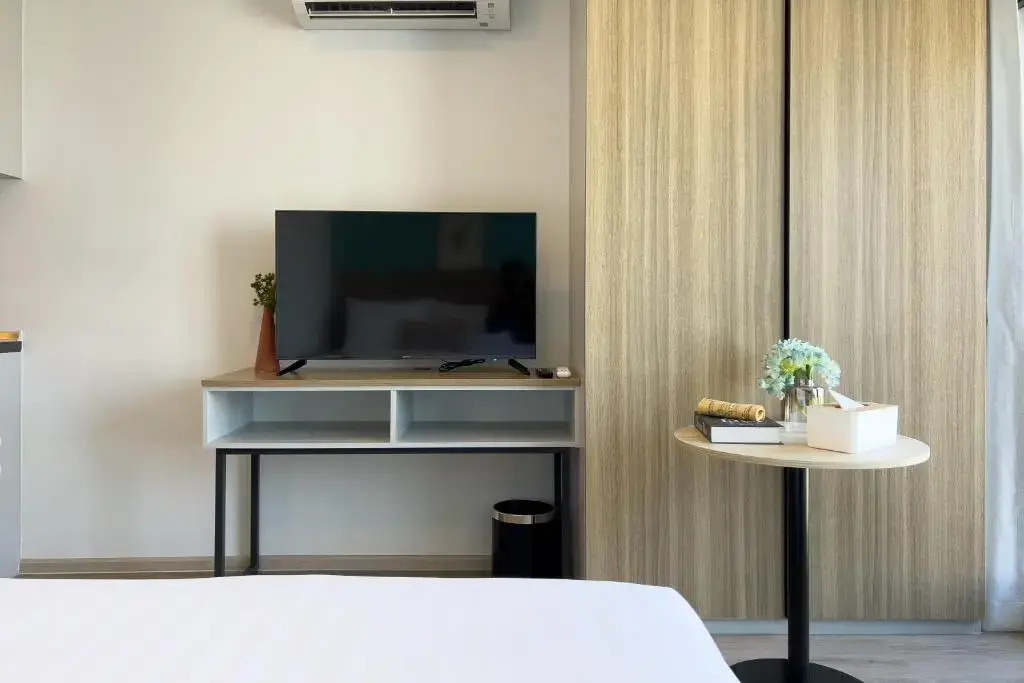 Отель Wellness Stay & Hotel Sukhumvit 107