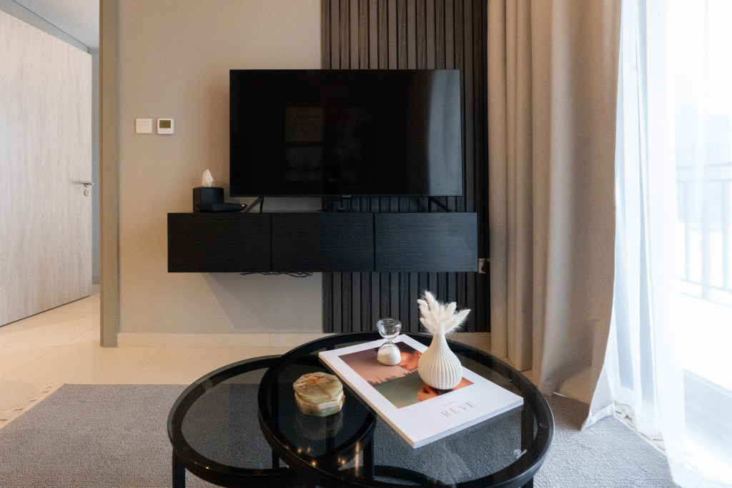 Апартаменты Keyrock Living Lakeview Luxury with Pool Access