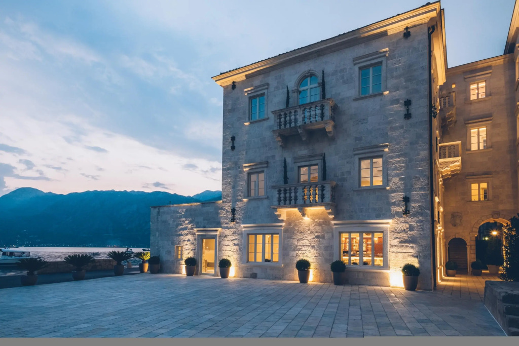 Heritage Grand Perast