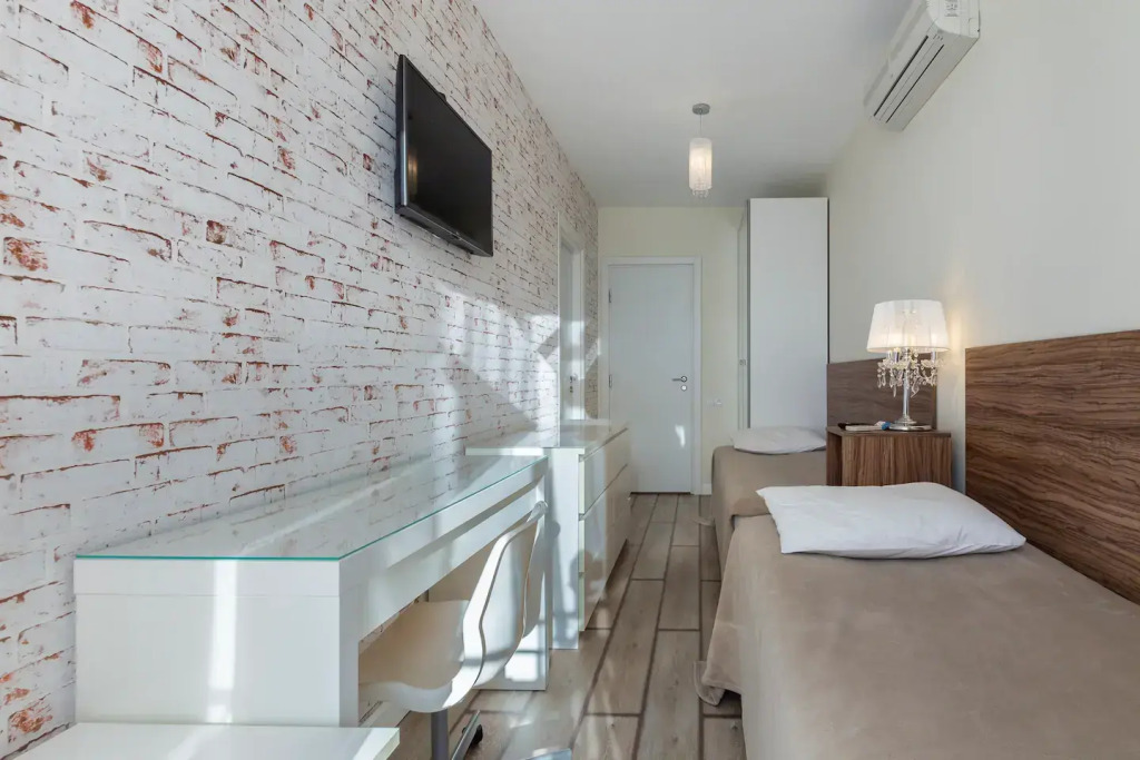 Perfect 5 Room For Groups Of 12 Apartments