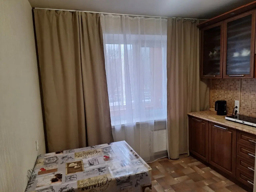 Квартира на проспекте  Мира 72 А рядом с СК Юпитер и Кристалл