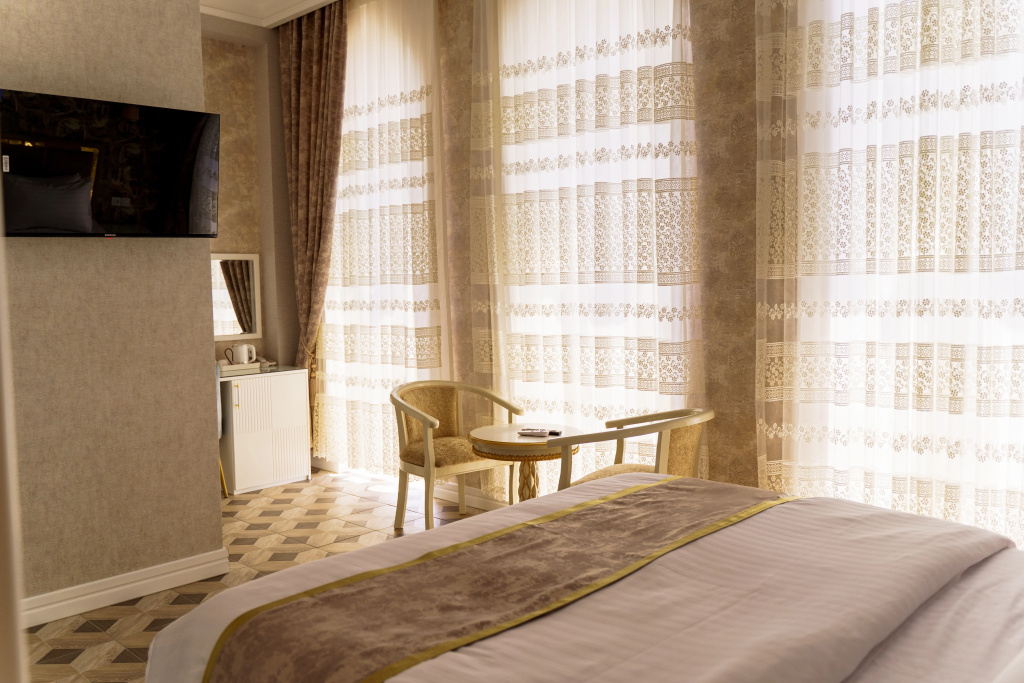 AYNIY Hotel