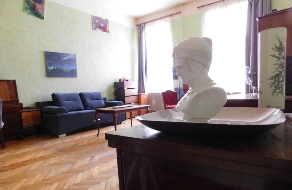 Жилое помещение в некоммунальной квартире у Эрмитажа