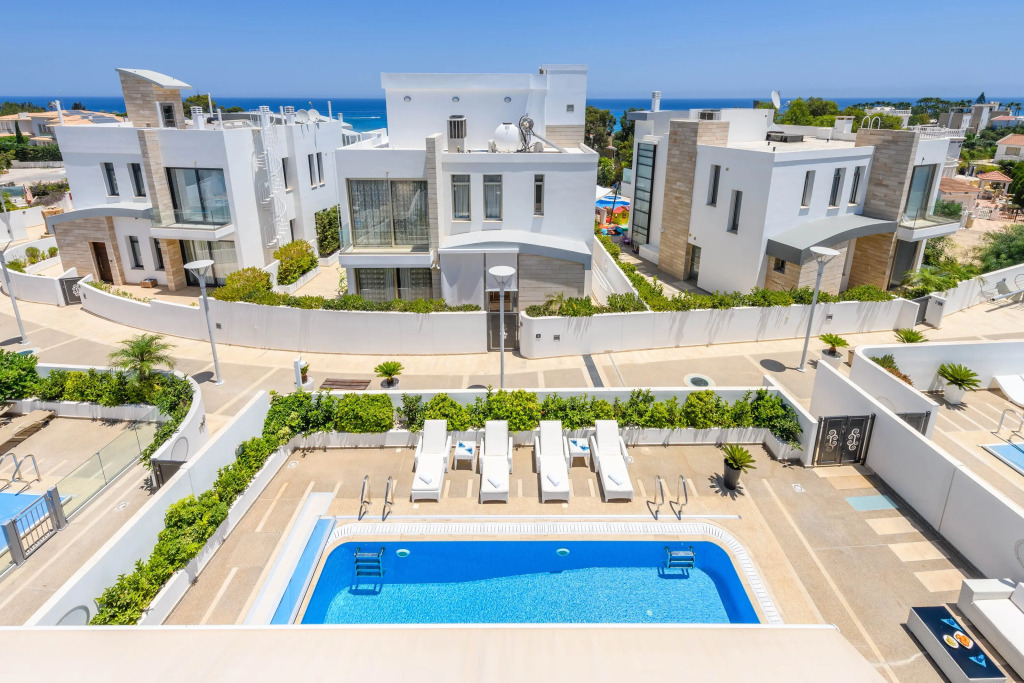 Mare Lombardi Villa