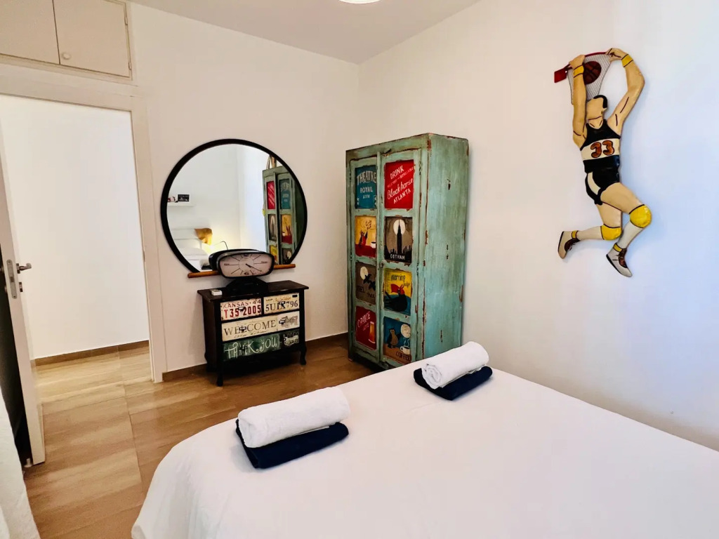 Апартаменты Elegant Apt with Balcony & Sea View by FeelHome