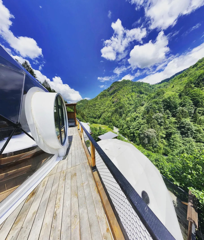 Glamping Kaledome orman evleri