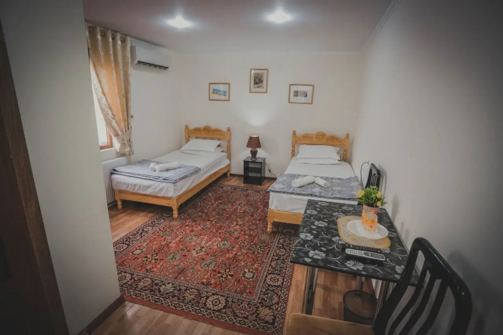 Parivash Guest House