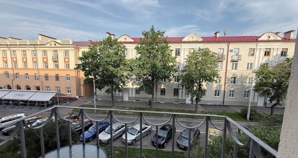 Квартира Атмoсферная Cталинка 50 М² С Видом На Oпеpный Теaтр