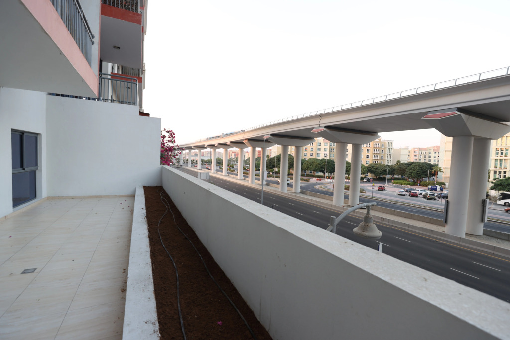 Elite LUX Holiday Homes - Spacious 1 BR Near Metro Station in Al Furjan Dubai