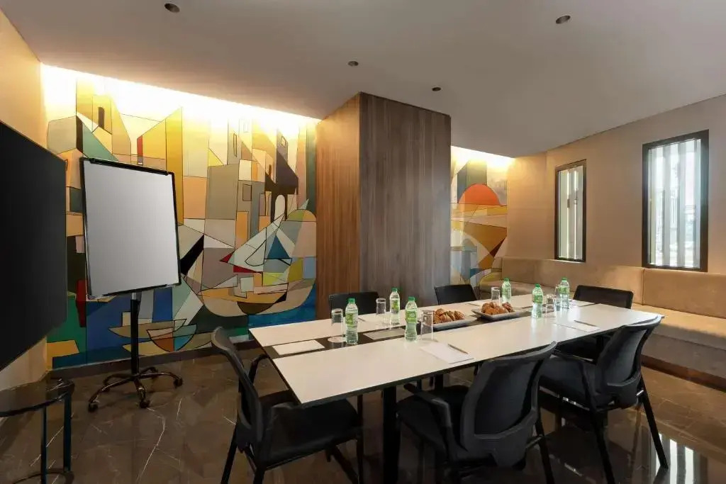 Отель Hyatt Centric Jumeirah Dubai