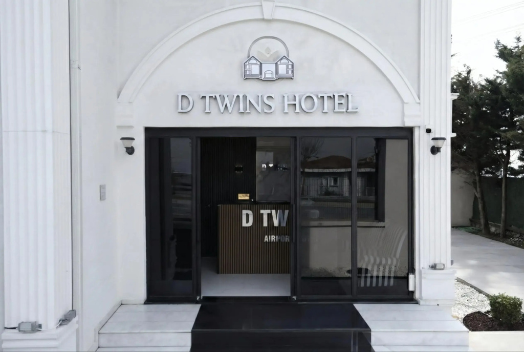 D Twins Airport Hotel