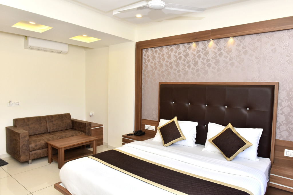 FabHotel New Empire