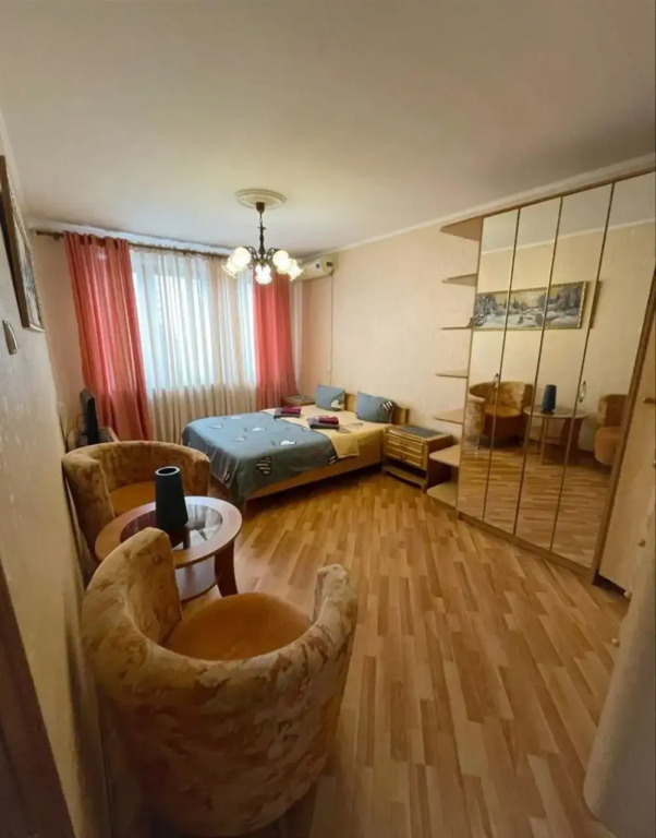 Просторные апартаменты Lora Home на Пражской