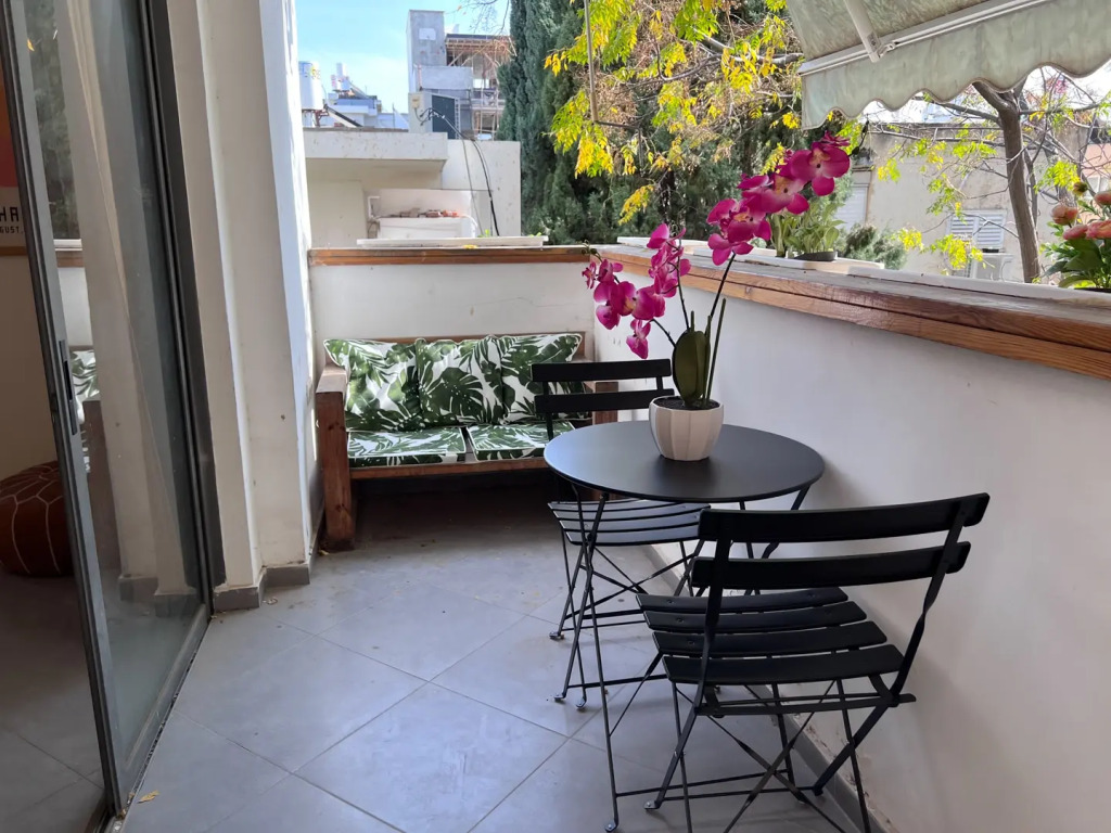 Апартаменты Design & Balcony in City Center by FeelHome