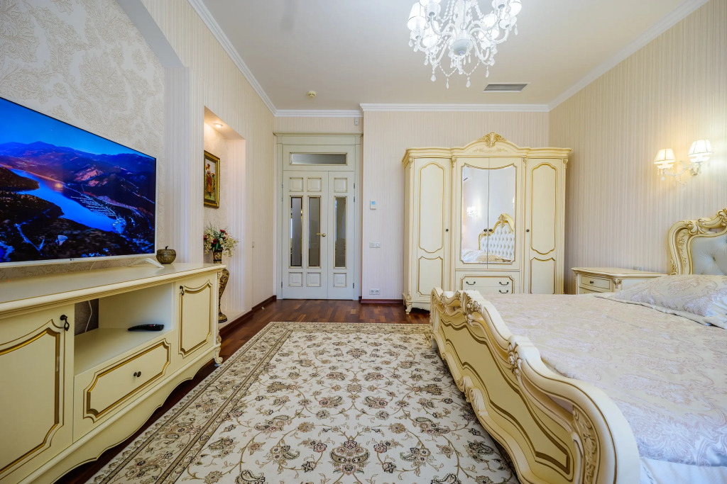 Апартаменты Роскошная квартира Классика с видом на парк