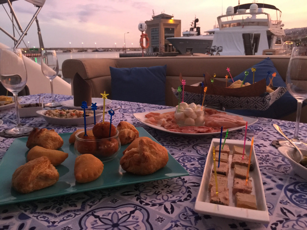 Sanremo Luxury Boat & Breakfast Mini-Hotel