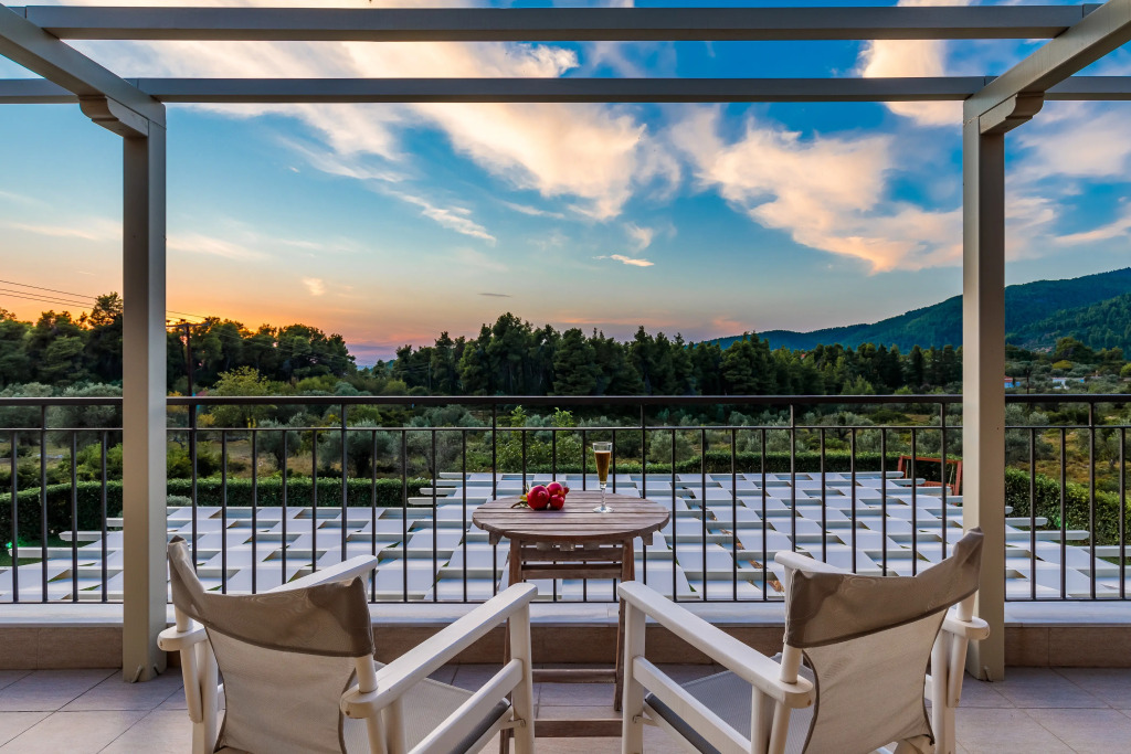 Luxury Villa with Private Pool in Skopelos, Ideal for Families, Villa Aelia by Kardous