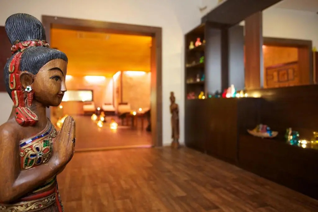 07 Group Hotel