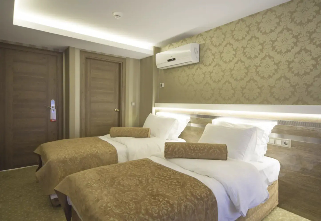 Rain Golden Hotel