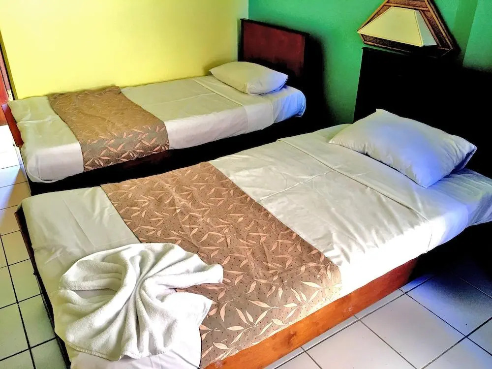 Gaddis Hotel, Suites and Apartments