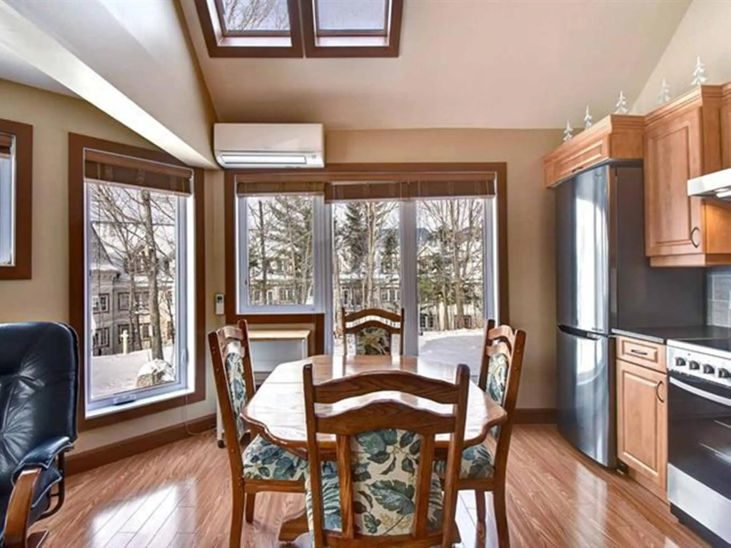 Частный дом Bright Condo near the Lake