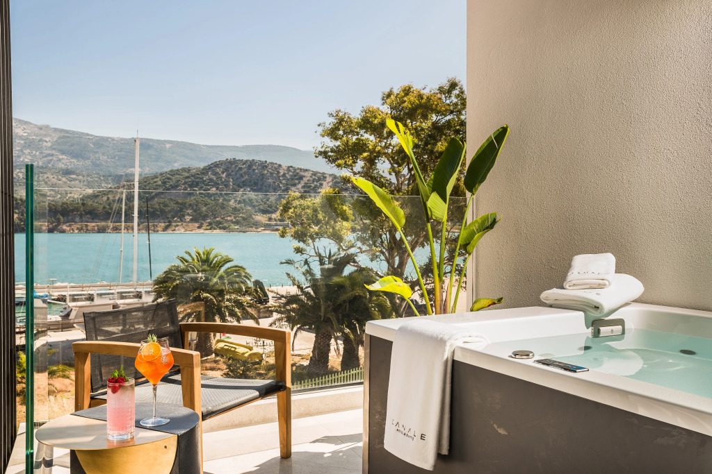 Отель Canale Hotel&Suites
