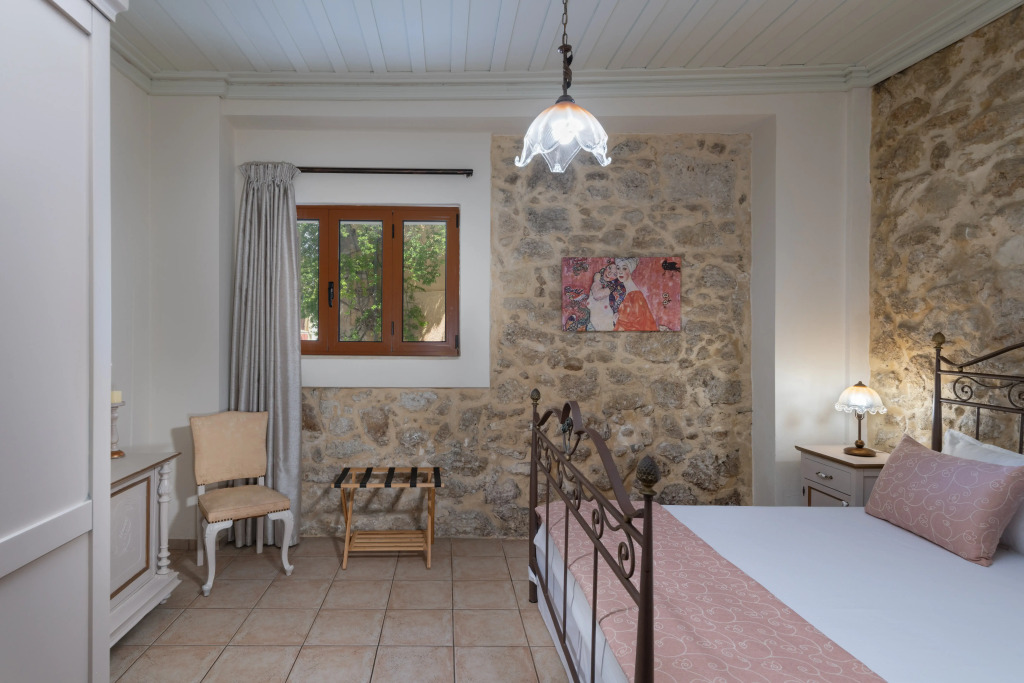 Вилла Arhontiko Arhanes an Authentic Cretan Mansion for 12 Guests