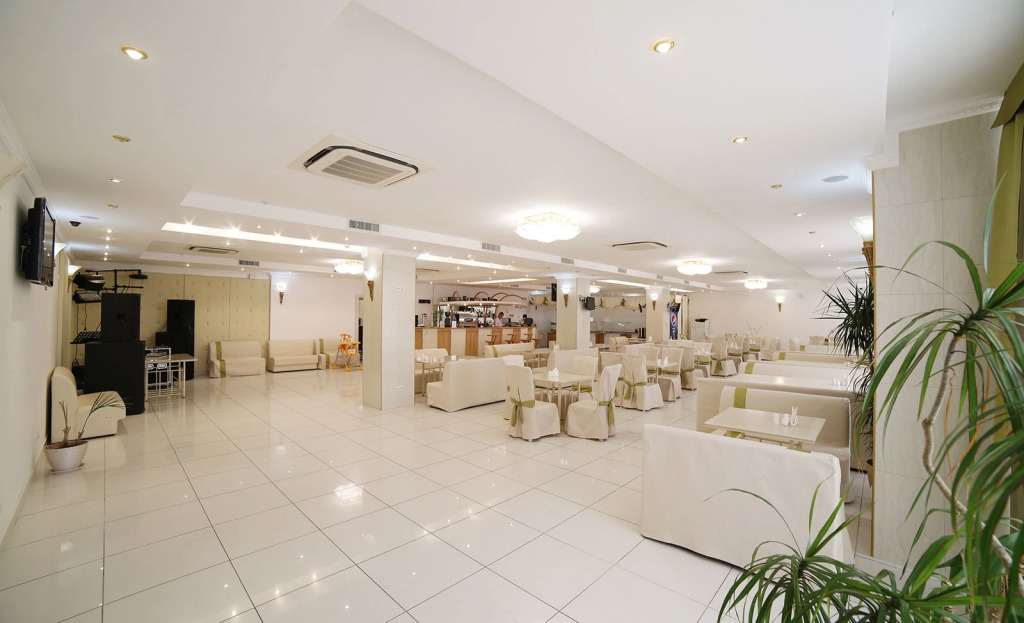 Christie Hotel