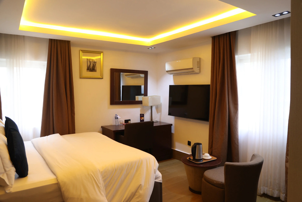 Отель Bolton White Residence