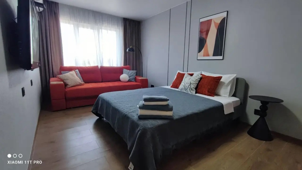 Квартира Однокомнатная со свежим ремонтом и кухней