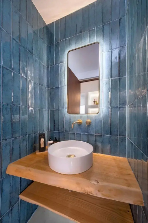 Legendary Suites Hotel
