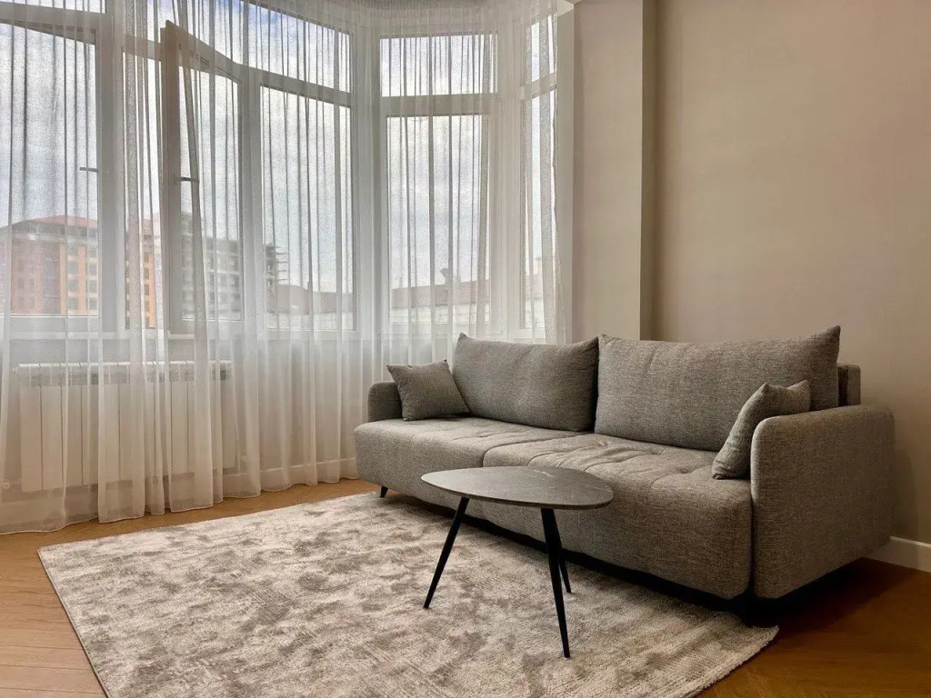 Dvukhkomnatnaya S Dizaynerskim Remontom Flat
