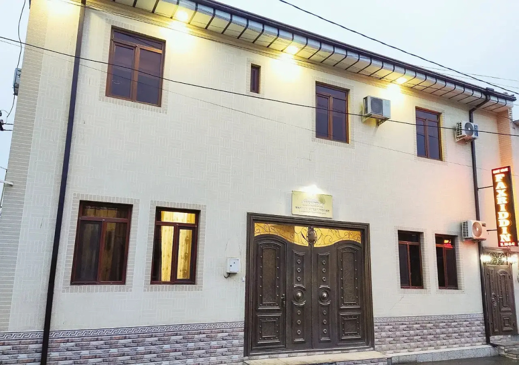 Отель Shom East