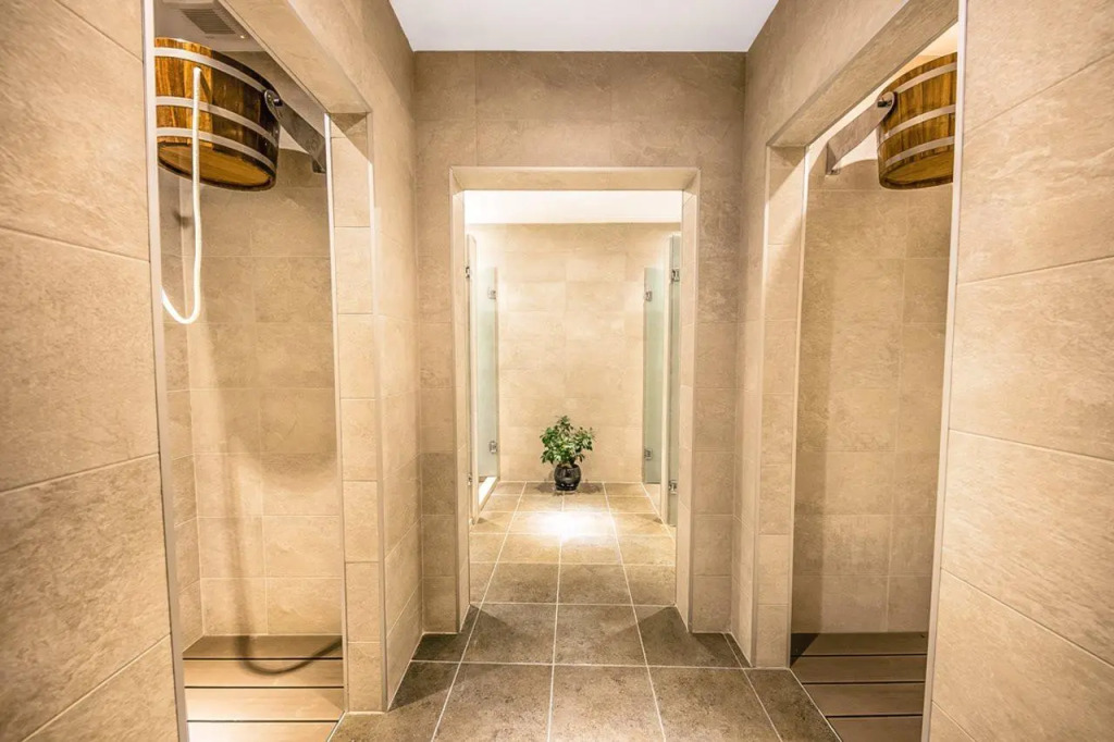 Meta Business Hotel By King David