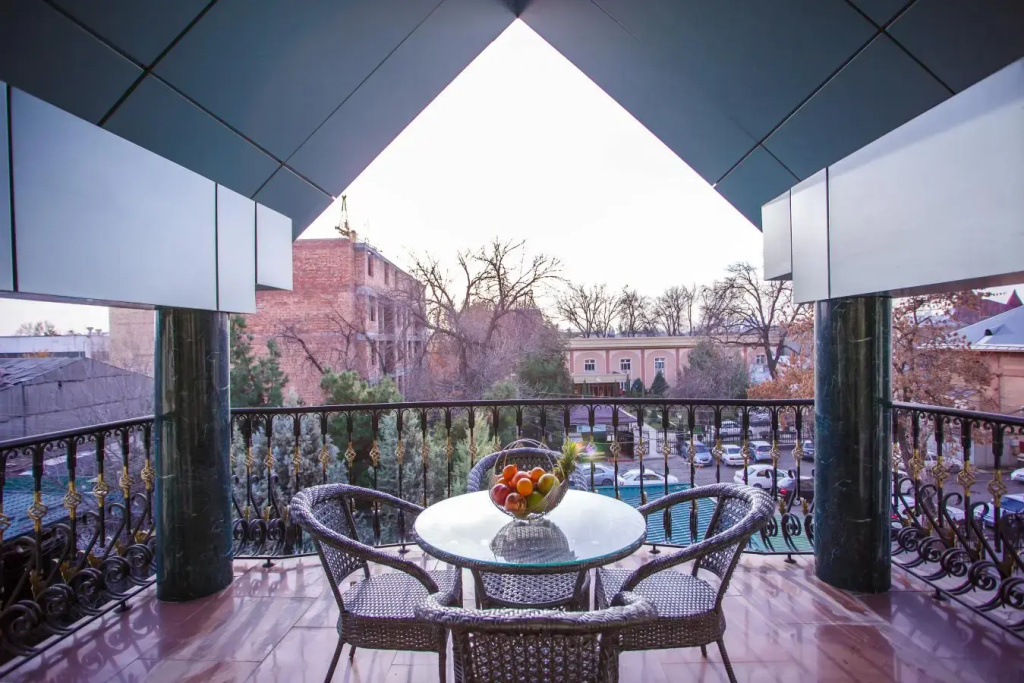 Izumrud Hotel