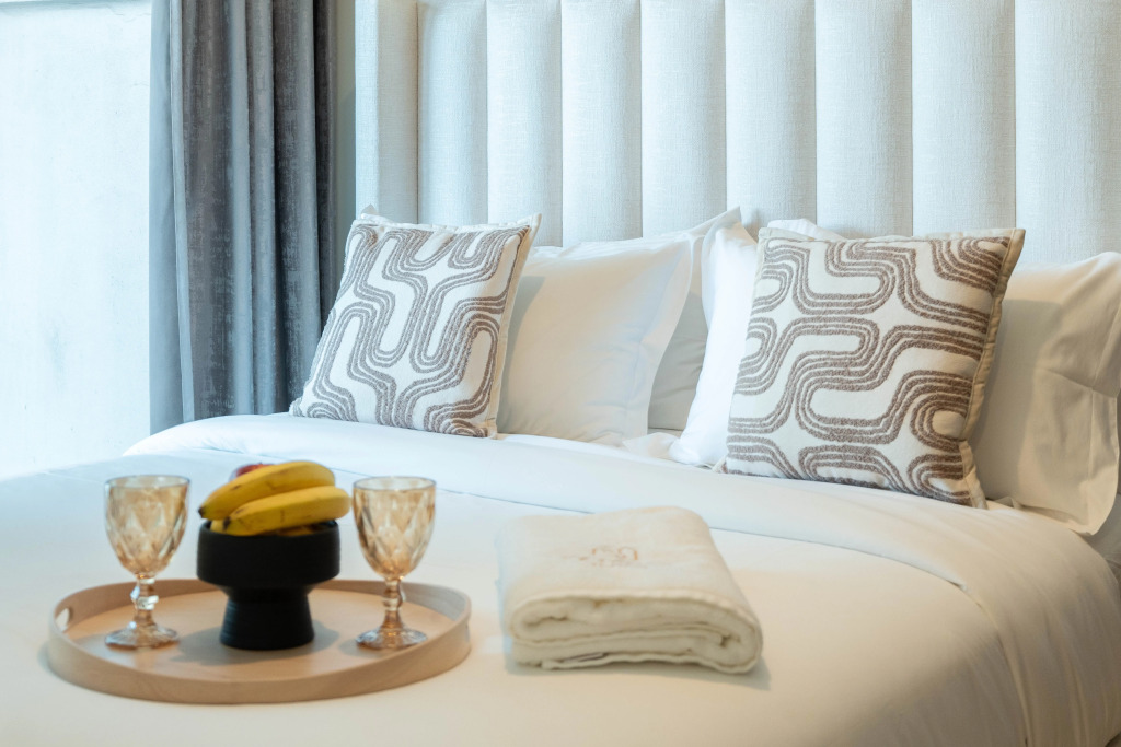 Апартаменты Keyrock Chic 2BR Escape Pool & Lake View