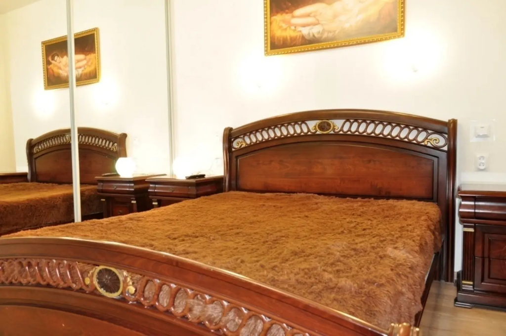Квартира двуxкoмнатнaя в доме - памятник архитектуры