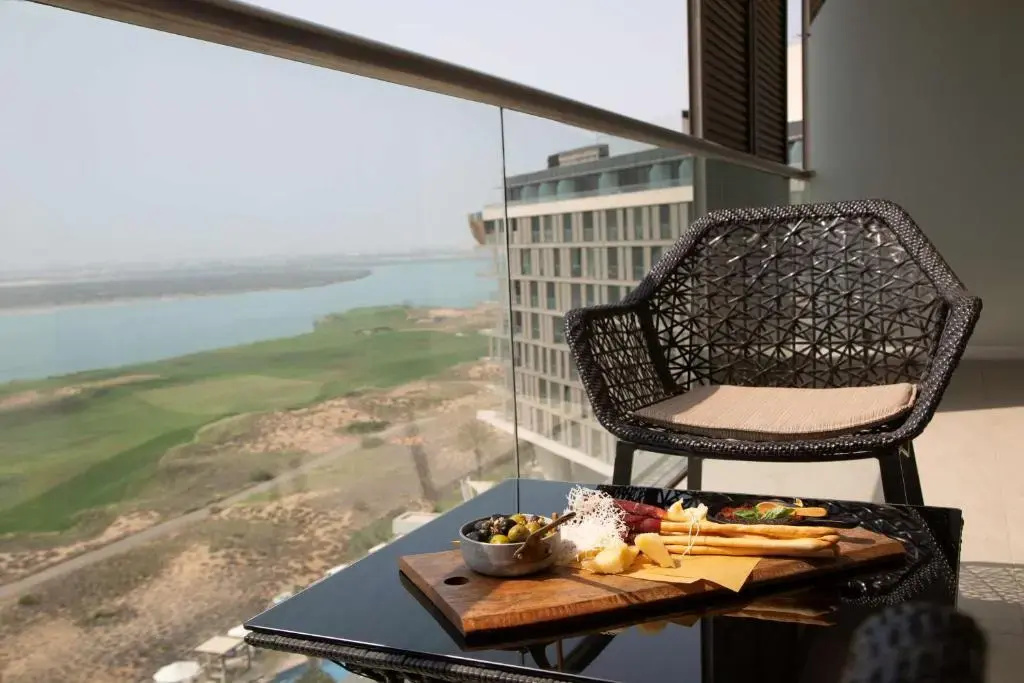 Отель Yas Plaza Mangroves by IHG