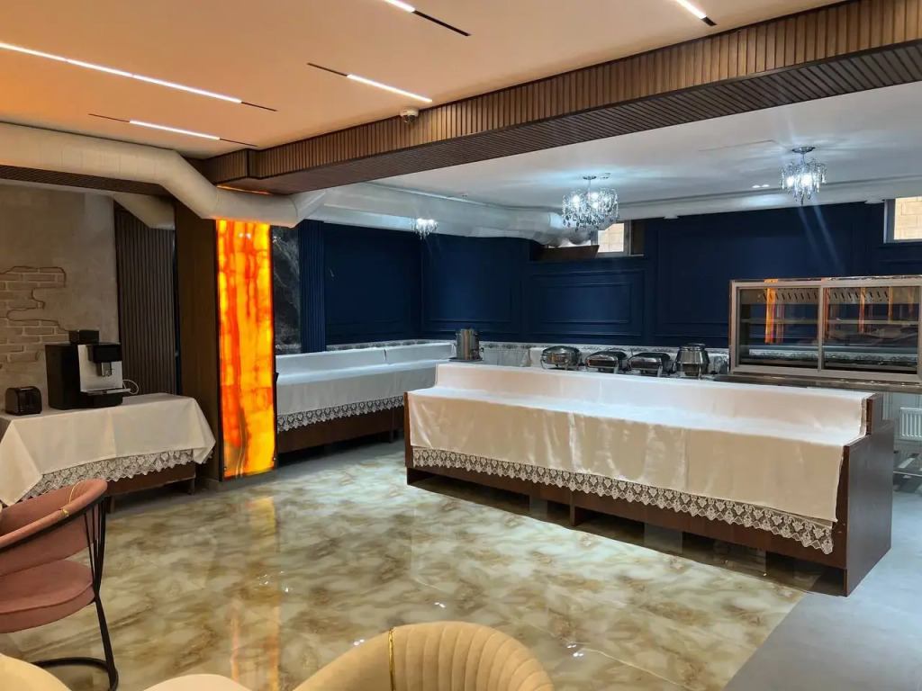 Ideal Hotel