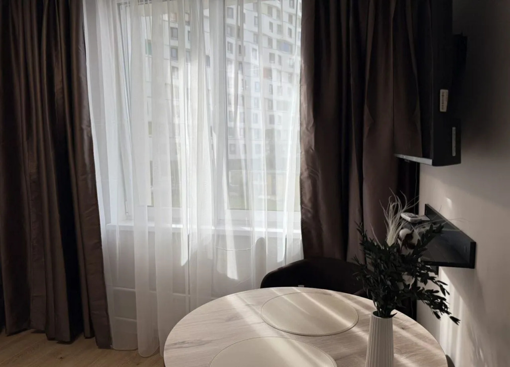 23/2 Studiya U Metro Botanicheskiy Sad Flat