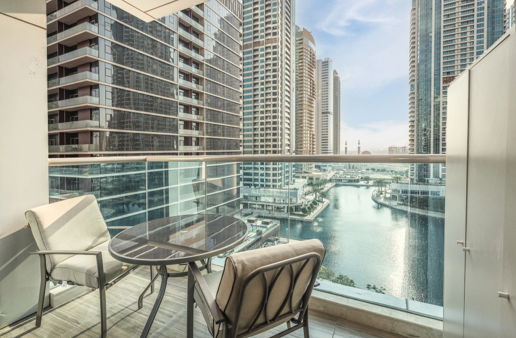 Апартаменты Elite LUX Holiday Homes - Stunning Lake View 1BHK Retreat in JLT Dubai