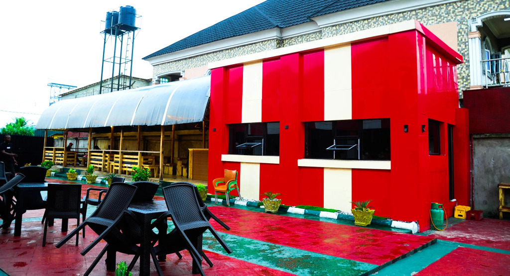 Отель LAKE SIDE HOTEL WARRI