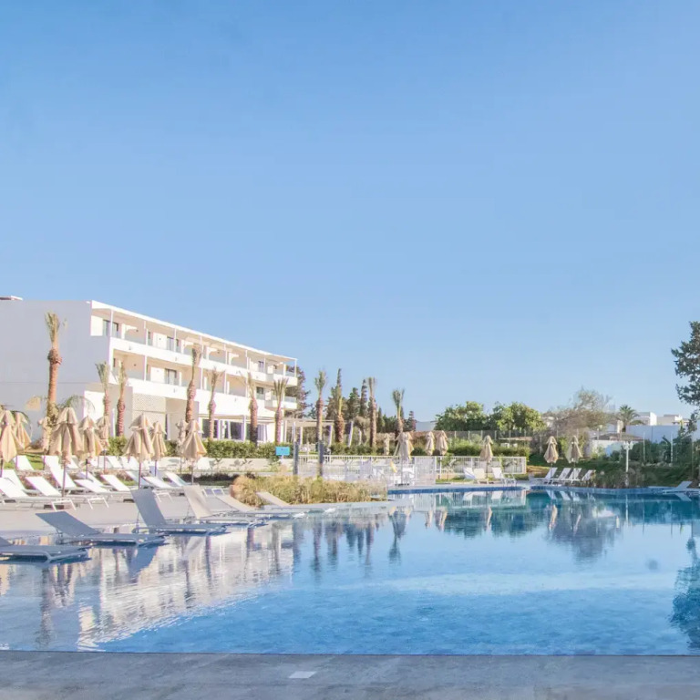 Курортный отель One Resort Premium